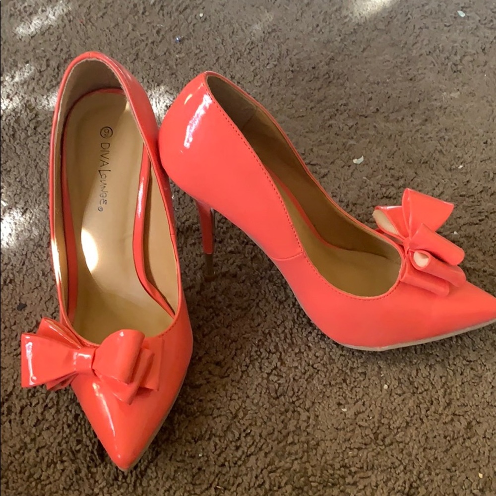 Peach pointy toe heels